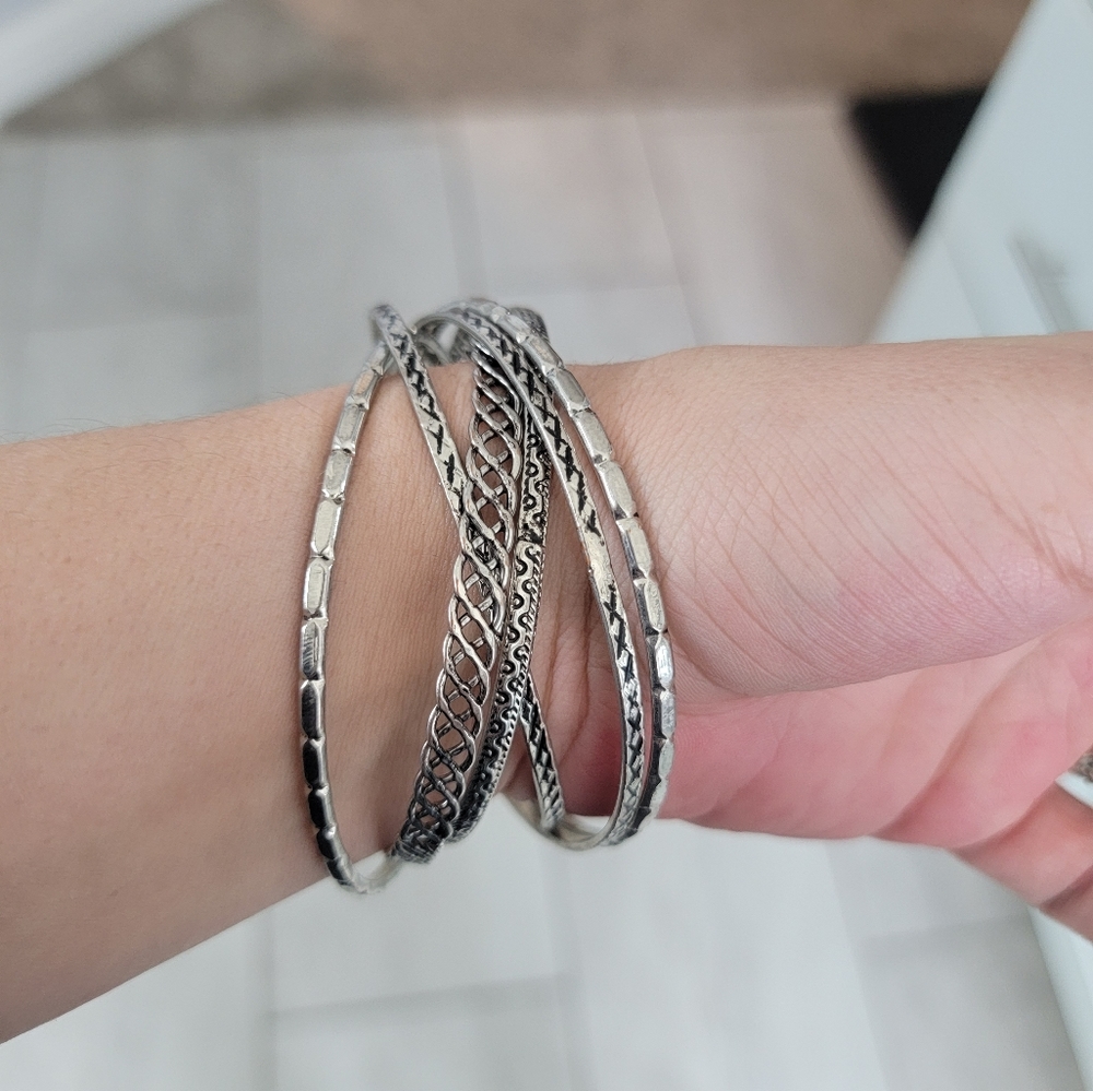 Bangle bracelet